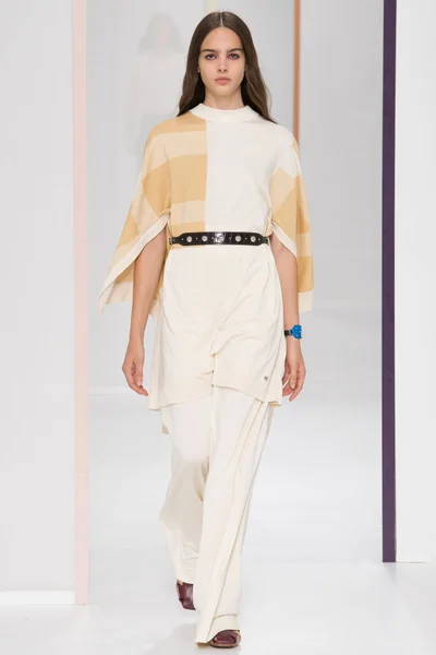 Look 14